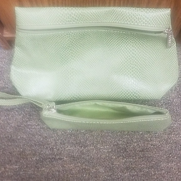 Clinquie make up bags - Picture 2 of 2